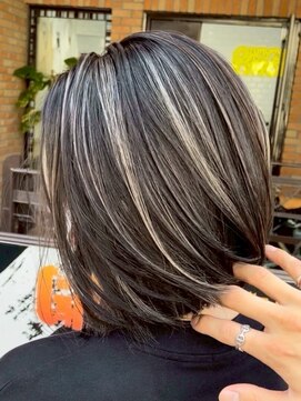 オニキス(ONYX) R07 バレイヤージュ白髪白髪ぼかしレイヤーカット