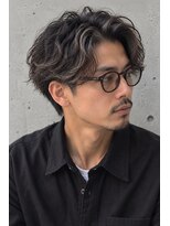 ORI. men’s hair by ENURE【オリ メンズヘア バイ エヌア】&nbsp;緩めスパイラルパーマ　爽やかアップバングスタイル