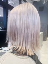 ホワイトブロンド_ローライトスリークボブ厚めバング_ba284733
