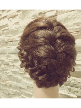 ドゥロー(draw) 編み込みまとめ髪スタイル