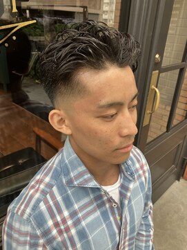 フォーコーナーズ(Four Corners) スキンフェード／スパイラルパーマ／オールバック／メンズパーマ