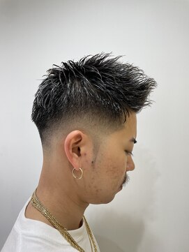 ザ フェイダーズ(The Faderz) 束感ツーブロックマッシュスキンフェード波巻き無造作ショート