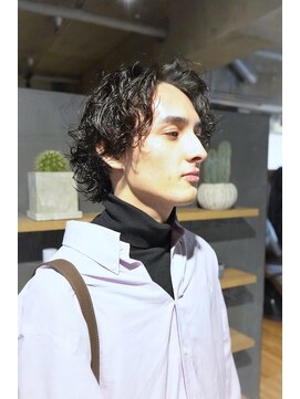 キュー(Cue_) 外国人風カーリープードルパーマのミディアムヘア　2【影山】