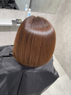 ナンバー 小山(Number.) 【小山 縮毛矯正】内巻きに納まるストレートボブ