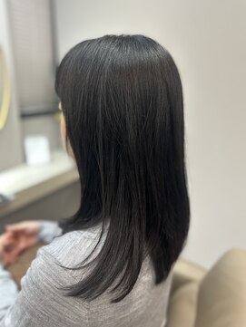 アオ 花咲町(a-o) 上品さ際立つツヤストレート♪