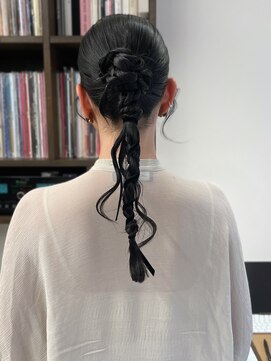 タイトヘアアレンジ