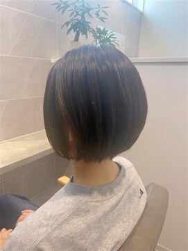 ウシワカマルガーデン(ushiwakamaru Garden) ショートボブ/白髪ぼかしハイライト/髪質改善カラー