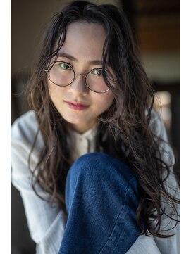 コモド(COMODO) 抜け感重視！まるで地毛のようなナチュラルアッシュ