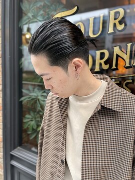 フォーコーナーズ(Four Corners) Fade × Man Bun 【マンバンヘアー】フェードカット