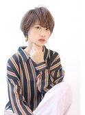 ことりベージュネイビーカラー毛先パーマ小顔ワンサイドショート