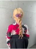 卒業式ヘアセット ホワイトブロンド 三つ編みダウンスタイル