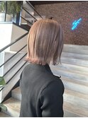 ミルクティーベージュ/切りっぱなしボブ/ハイトーン