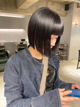 リール(rire) イメチェン美髪ホワイトブロンド外ハネボブワイドバング