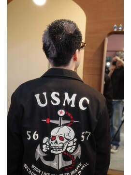 エディ(Edy) 刈り上げバズカットケアブリーチダブルカラーデザインカラー坊主