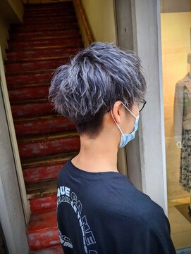 コワファーストナガサキシャンプーボーイ(COIFF1RST NAGASAKI SHAMPOO BOY) シルバーアッシュ×ゆるツイストマッシュ