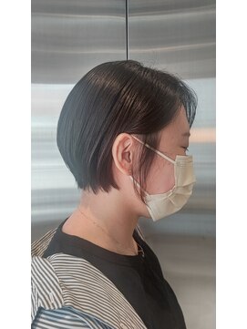オーガニック リブ 川越(organic+live) ２０代３０代大人可愛いアッシュベージュくびれボブ耳掛け透明感