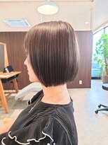 ビスポーク(BESPOKE)&nbsp;スモーキーカラーが涼しげ◎夏におすすめのミニボブ