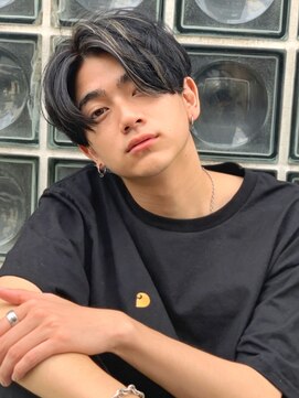 ベラ(Bella) 大人クール センターパート癖毛風パーマ20代30代40代