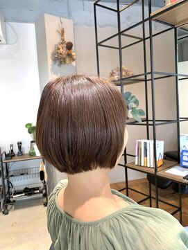 ユリイカビヨウシツ グラデーションボブ