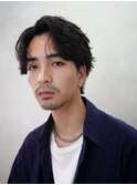 大人の抜け感を演出する、今トレンドのフェザーパーマ