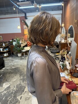 チャプター 問屋町(chapter) ブリーチなしダブルカラーミルクティーベージュくせ毛ボブパーマ