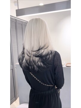 アンドソー 池袋(&so.) ハイトーンカラー／ホワイトブロンド／レイヤーカット／池袋