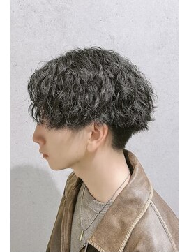 コワファーストナガサキシャンプーボーイ(COIFF1RST NAGASAKI SHAMPOO BOY) ツイストスパイラルパーマ　メンズサロン　マッシュカット　韓国