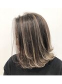 バレイヤージュオリーブグレージュくびれボブ50代髪型