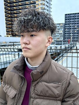 メゾンフォーメン(Maison for men) ホワイトメッシュ×バロックパーマ