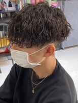 ウェイビーエフティフィフス 横浜西口(WAVEY ft.fifth)&nbsp;波巻きスパイラルツイストスパイラルパーマセンターパートメンズ