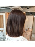 ミディアムボブのオリーブグレージュ