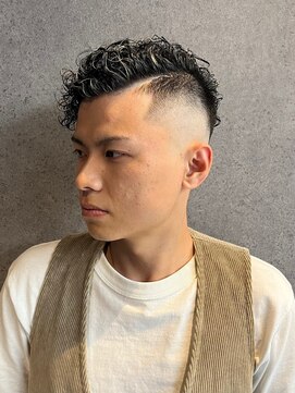 フジヤマバーバーショップ エビス(FUJIYAMA BARBER SHOP ebisu) バーバースタイルスキンフェードサイドパートパーマ【ebisu】