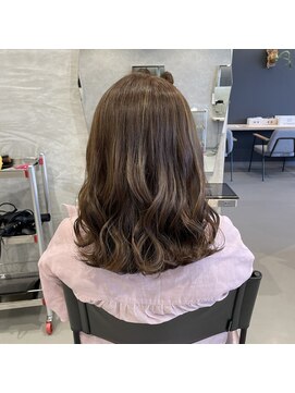 フレームセントラル(FRAME central) 《FRAMEcentral》ミディアム×ハイライト×ベージュカラー