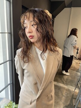 ポーズ(PAUSE) ロングハードパーマ／インナーカラー