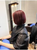 ハイライトレッド切りっぱなしストレートボブ