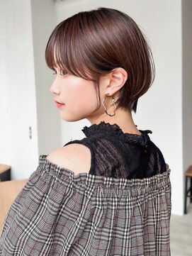おくれ毛ショートくびれヘア顔周りレイヤー_ba520862