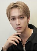 韓国メンズピンクベージュミルクティーカラーセンターパートヘア