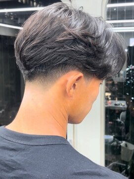 ニコ トウキョウ ロジック(nico TOKYO Logic) センターパートニュアンスパーマ曲がる縮毛矯正