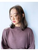 セミロング前髪センターパート×グレージュ