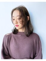 クオン(QUON)&nbsp;セミロング前髪センターパート×グレージュ