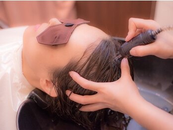 キサファータ(kisa fata)の写真/【πウォーター】or【オージュア頭膜リリース】で毛穴詰まりやコリを解消！髪質改善やリフトアップ効果も♪