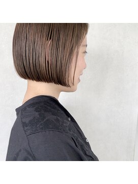 プラグ バイ ネオリーブ(plug by neolive) 20代30代ぱつんボブ　ミニボブ　メルティカラー/マッシュ