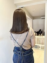 ユイル(Uil) 似合わせ小顔ミディアム× グレージュカラー デザインカラー