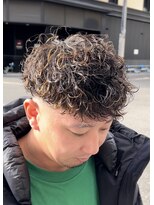 ノイセル 西本町(Noisyle)&nbsp;短髪フエード波巻きパーマクルクルハイライトメンズメッシュ