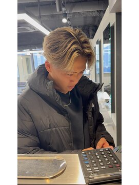 ステラ(STELLA) メンズ/バレイヤージュ/センターパート/ブリーチ＆ダブルカラー