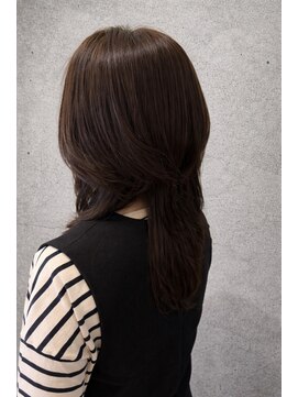 テラ(terra) くびれミディで作る大人可愛い「最旬レイヤーカット」