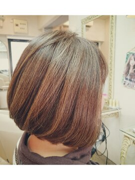 ヤング(young HAIR SALON) ふんわり前下がりボブ