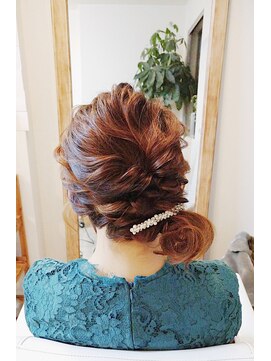 ロカット サロン(Roquat Salon) ふんわりサイドアップアレンジ【ヘアアレンジ 立川/立川南/袴】