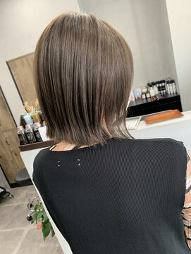 シャムオーツー 国分寺(CHAM:O2) 切りっぱなしボブ/ブリーチ無し透明感グレージュ