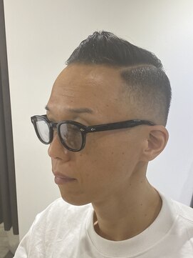 ドルクス 日本橋(Dorcus) 40代50代髪型東京バーバー日本橋フェードパートスタイル